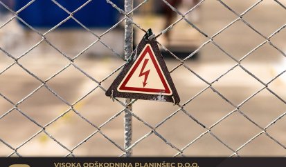 Udar električnega toka na delovnem mestu