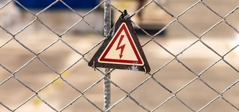 Udar električnega toka na delovnem mestu