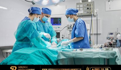 Kolikšna je pri pravnem pojmu "odškodnina zaradi poškodbe" vredna ena operacija kot posledica prometne nesreče?