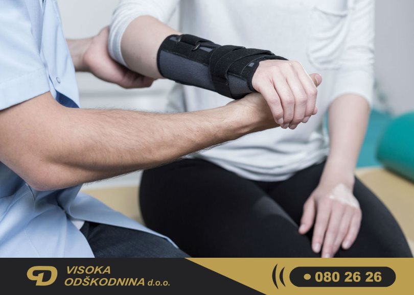 od&scaron;kodnina za zlom zapestja